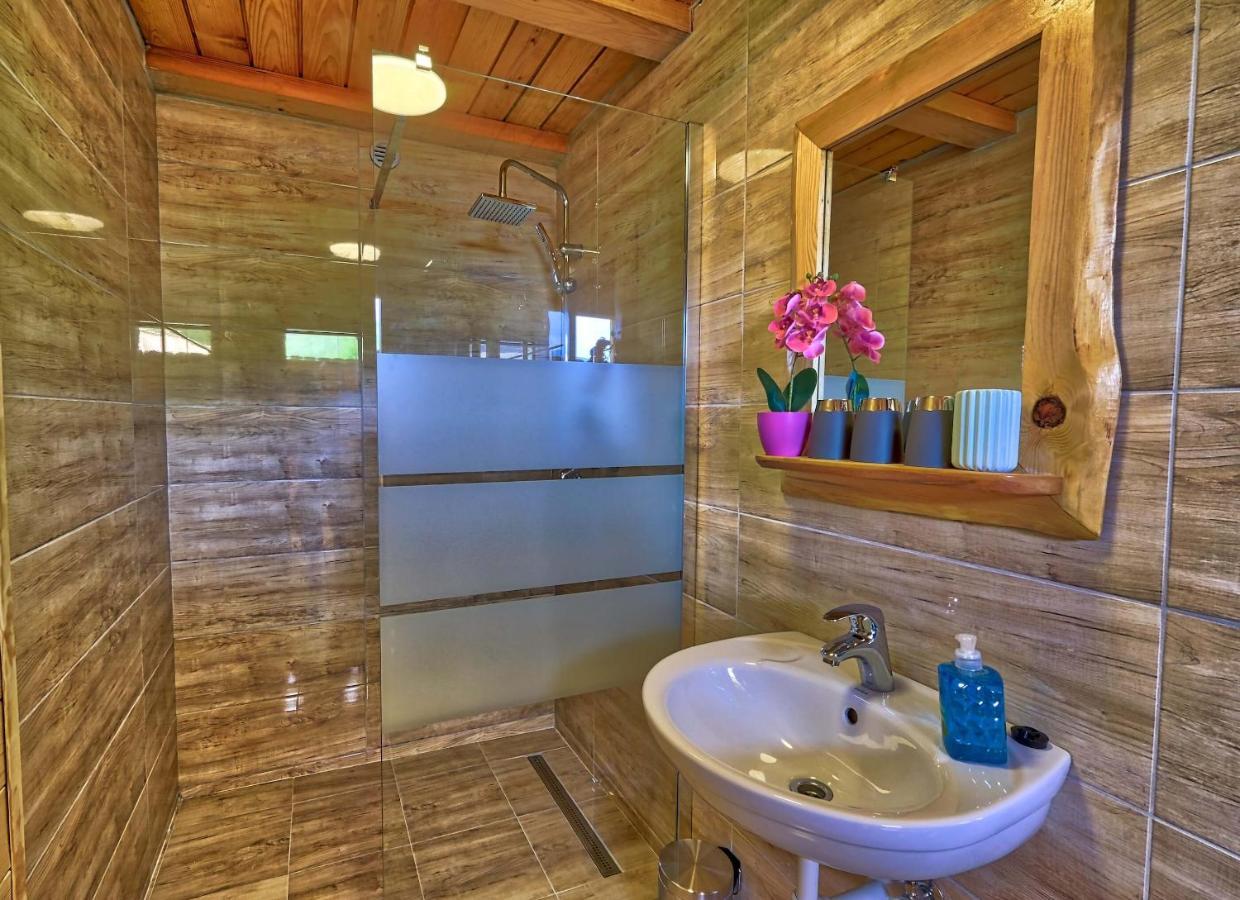 Glamping Brodej Hotel Vitanje Exterior photo